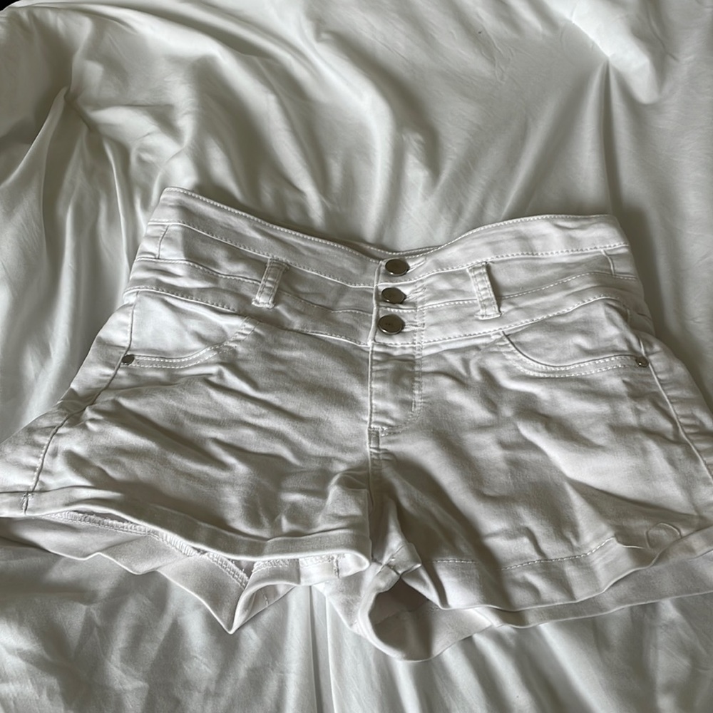 High waisted white shorts 3 buttons